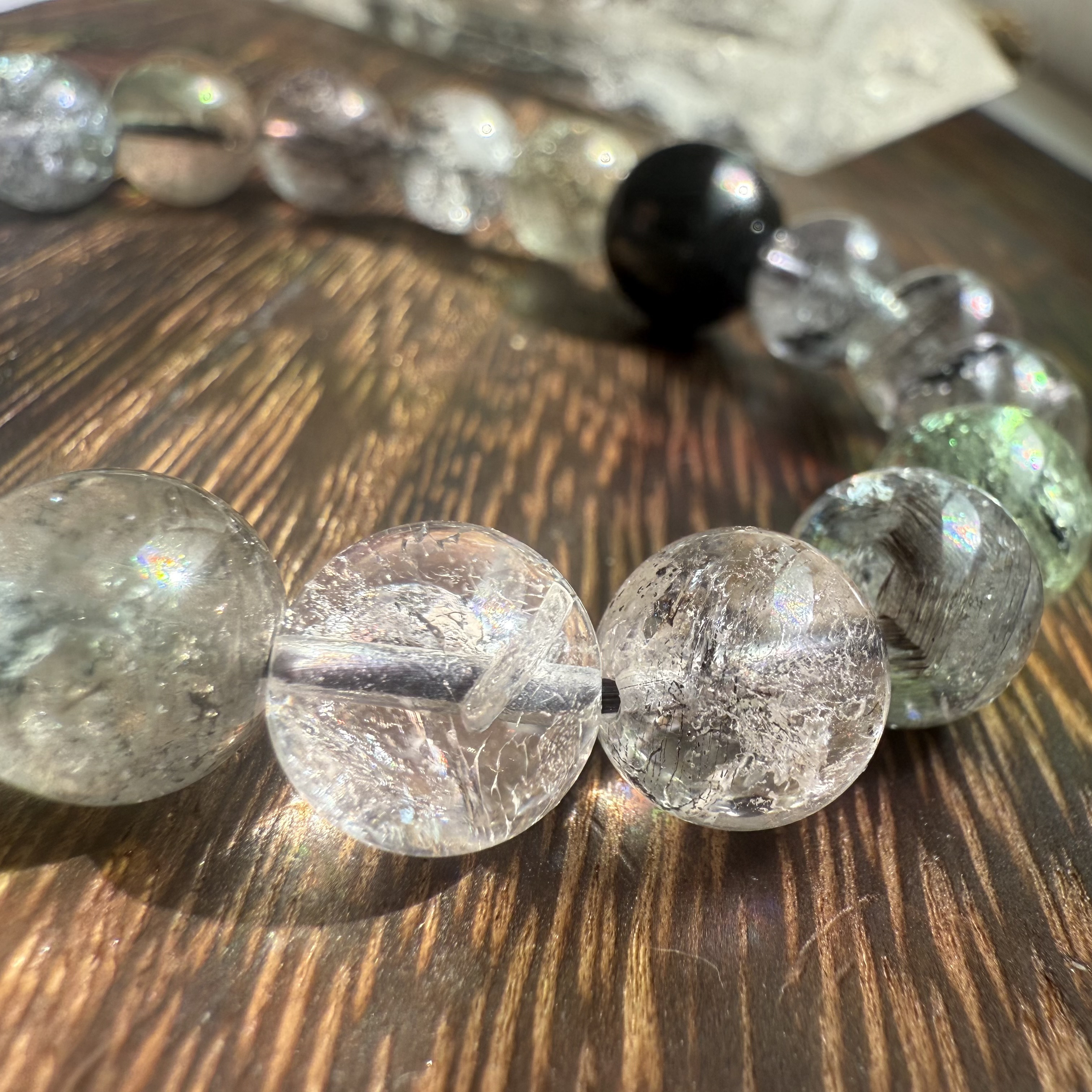 《静なる結界 ― 清めと守護のチベット石》エレスチャル水晶＋モリオン