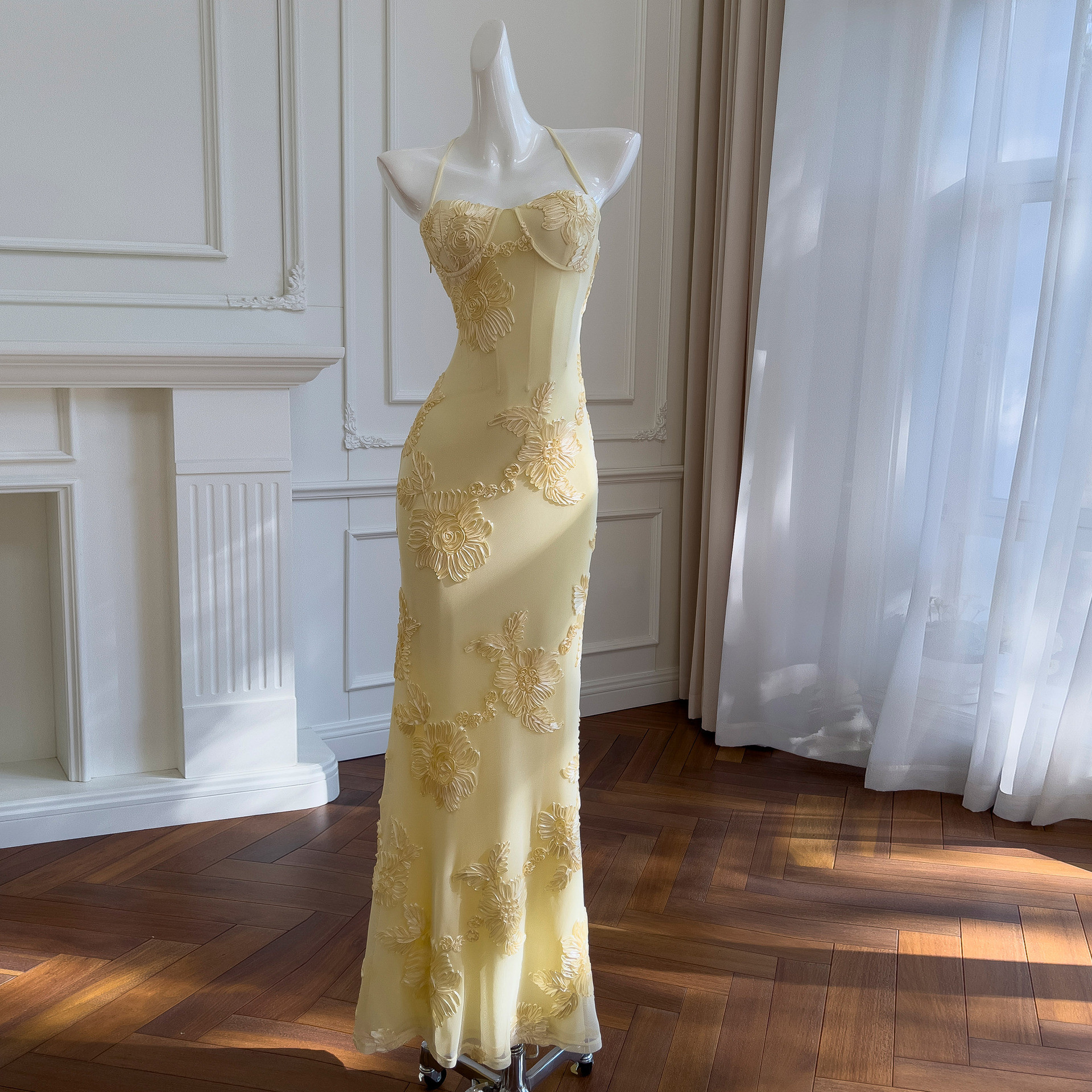 スリム 黄色 ウェディングドレス パーティー 綺麗 高級感 ロング ノースリーブ 上品 韓国風 お呼ばれ 69408