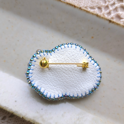 輝くピンク色の雲 雲のブローチ(ビーズ刺繍) ブローチ lotus tears