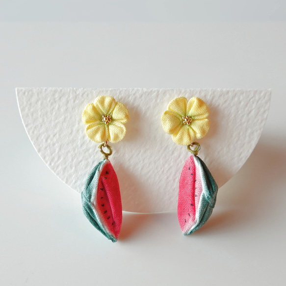 つまみ細工「スイカのピアス・イヤリング」 1枚目の画像