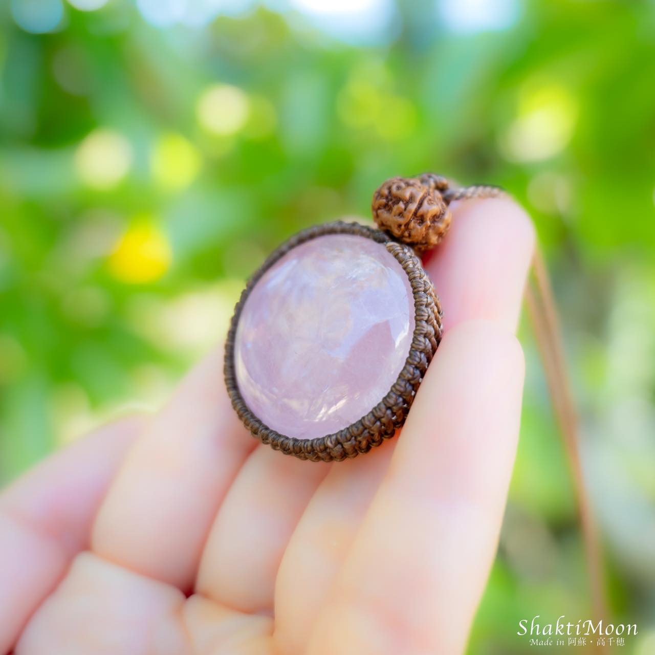 【恋愛・夫婦円満のお守り！ローズクォーツとルドラクシャのお守りネックレス10】天然石マクラメネックレス ペンダント