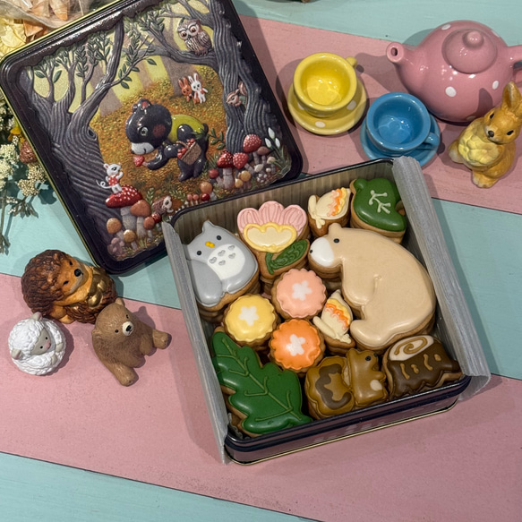 季節限定＊くまときのこ缶　アイシングクッキー缶 1枚目の画像