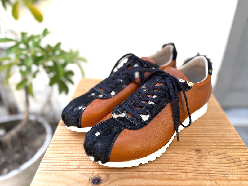 キャメル×ブラックファー金箔押し 本革【１点物】即納可 サイズ24.5〜25cmのみ EMAのスニーカーがお得に！