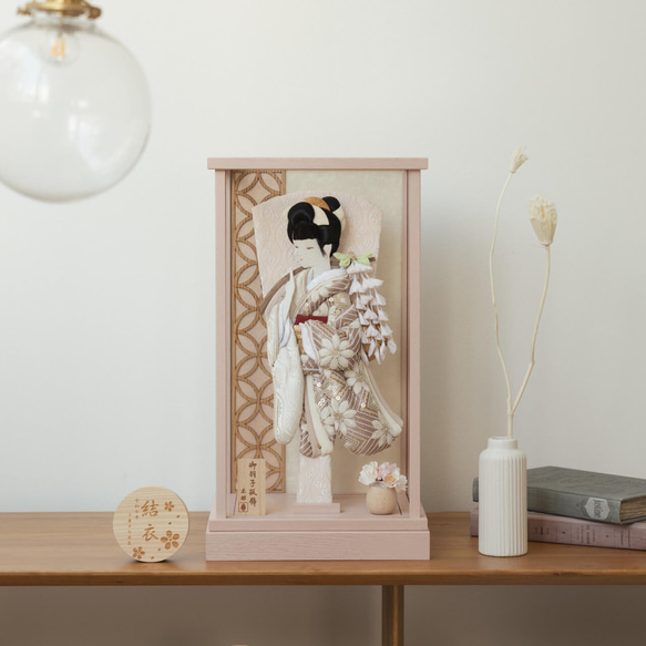 ことのかほり羽子板（0186）れい　ピンクケース｜コンパクトな木製羽子板飾り｜おしゃれな正月飾り｜ケース飾り 1枚目の画像