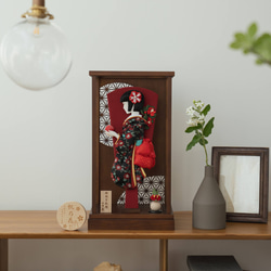 ことのかほり羽子板（0191）つばき　ブラウンケース｜コンパクトな木製羽子板飾り｜おしゃれな正月飾り｜ケース飾り 1枚目の画像