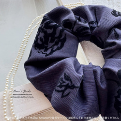 ⭐️3点売れました⭐️《エレガント ネイビー》おしゃれな大人の紺 フロッキー 花柄 黒 フォーマル シュシュ ヘアゴム 2枚目の画像