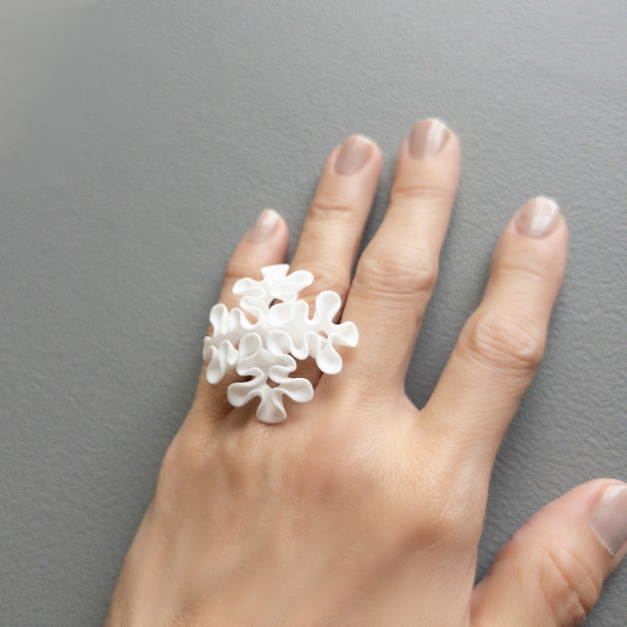 シニュエ　リング　白