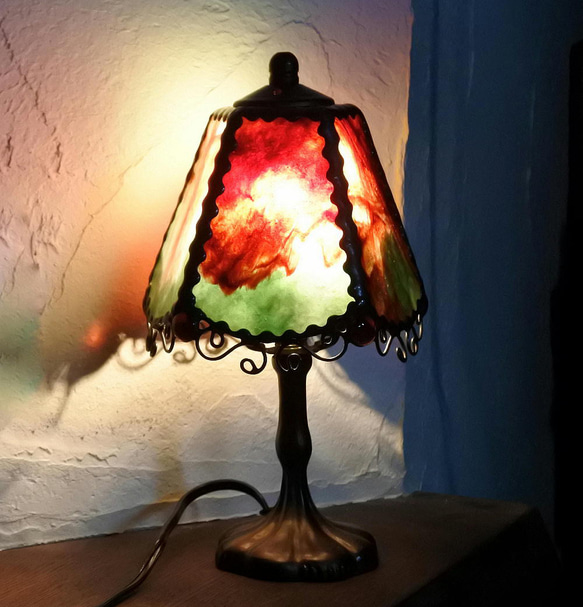 一点物 早い者勝ち! 小振りなテーブルランプ ステンドグラス ランプ 照明 卓上 スタンド ギフト 4枚目の画像