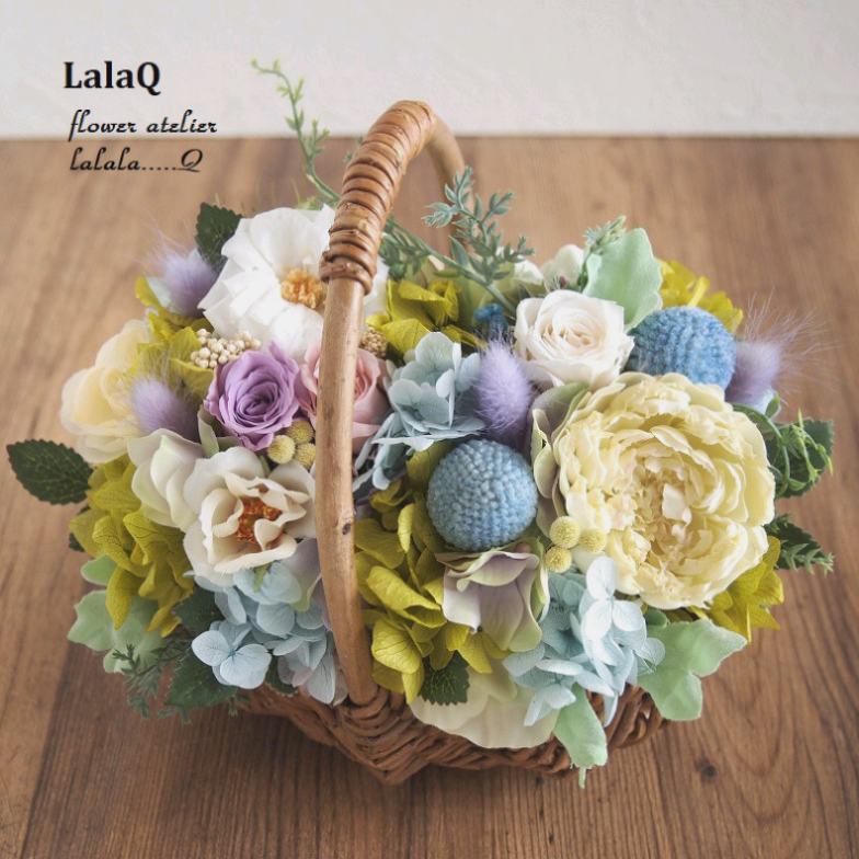 バスケットのフラワーアレンジメント/プリザーブドフラワー ＊両親贈呈 記念日 お祝い