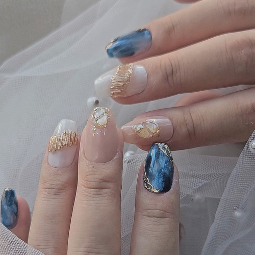 ネイビー×ホワイトニュアンスネイル ネイルチップ（つけ爪） Aulys