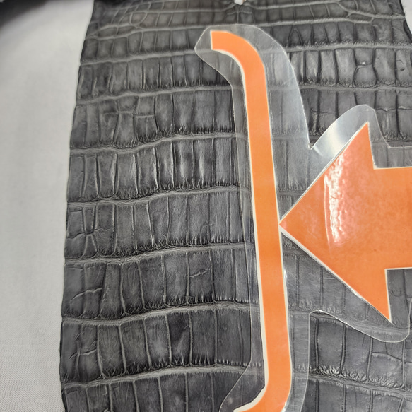 ワニ革　クレイフィニッシュ　墨黒　No.C008673 12枚目の画像