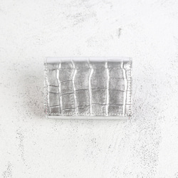 【クロコ型ミラーシルバー/キョロメミニウォレット】思わず誰かに見せたくなる/ミニマムで大人カワイイコンパクト三つ折り財布 3枚目の画像