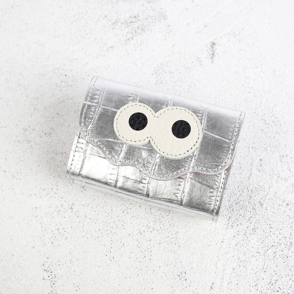 【クロコ型ミラーシルバー/キョロメミニウォレット】思わず誰かに見せたくなる/ミニマムで大人カワイイコンパクト三つ折り財布 4枚目の画像