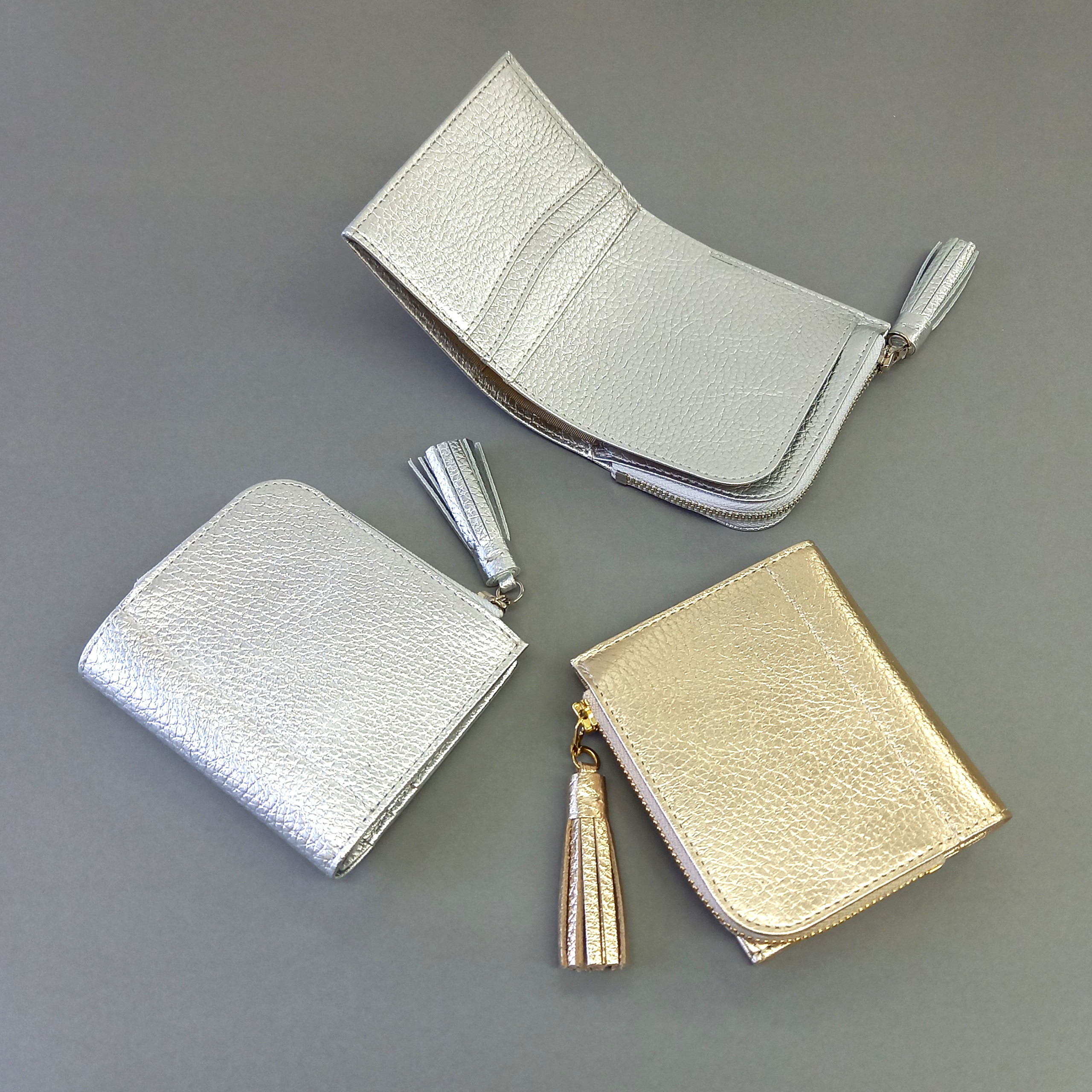 新作！お札を折らないで入れる二つ折り財布◇タッセル付き◇牛革シュリンク型押し◇コンパクトミニ財布 レザー お札が折れない