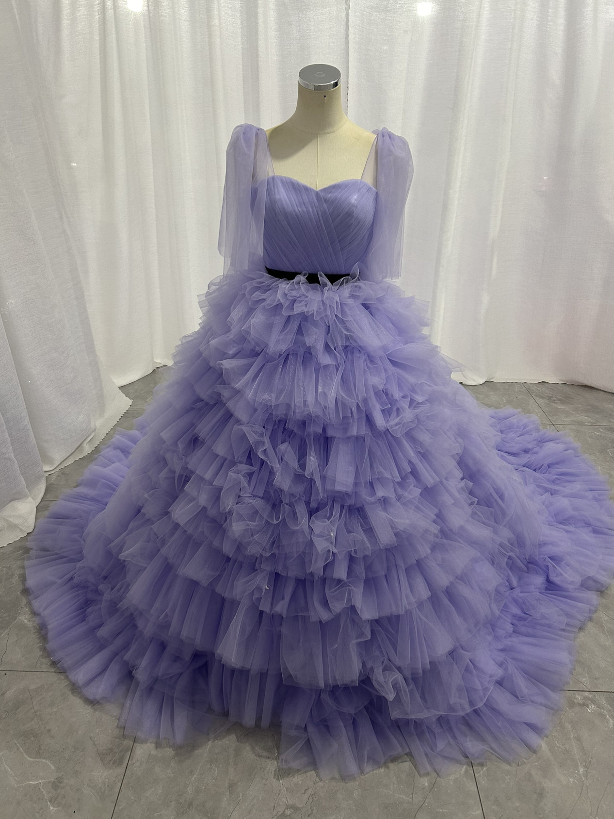 送料無料！カラードレス キャミソール パープル サッシュベルト もこもこドレス プリンセスライン 結婚式  エアリー感