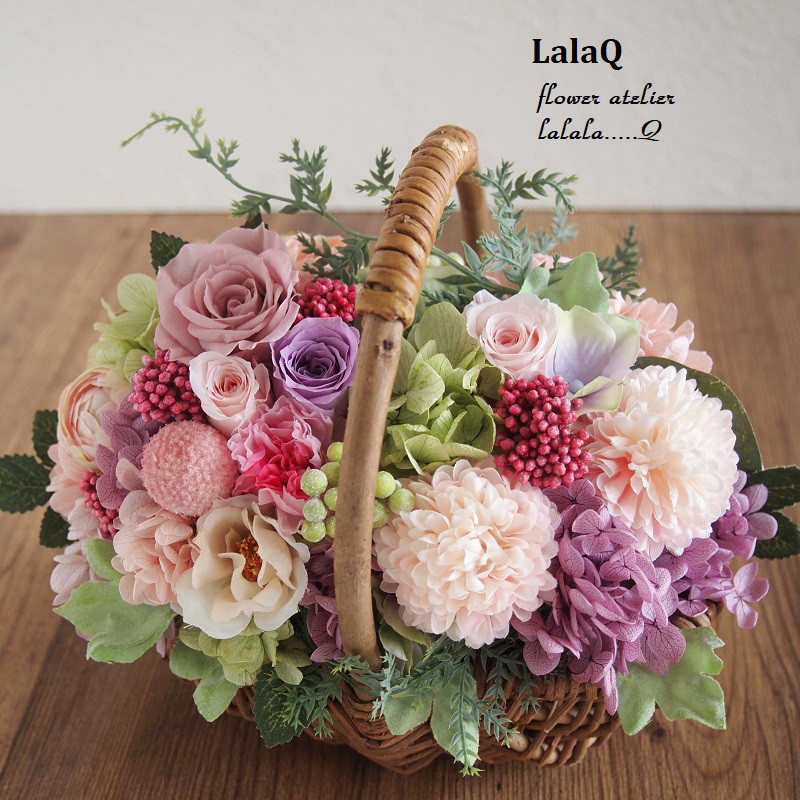 バスケットのフラワーアレンジメント/プリザーブドフラワー ＊両親贈呈 記念日 お祝い