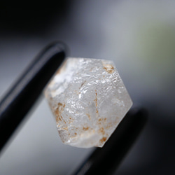 フェナカイト　原石　結晶　ミャンマー産　1個　約10ｍｍ　アセンションストーン　天然石置物・天然石インテリア 4枚目の画像