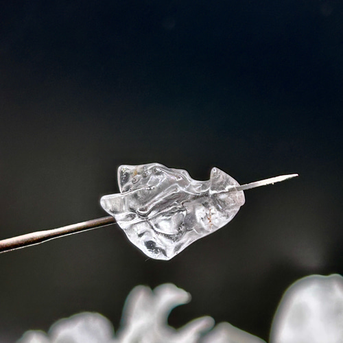 水晶手彫り龍頭　ドラゴンヘッド 17mm 1個 ヒマラヤ水晶 龍頭（ドラゴンヘッド）手彫り彫刻 天然石 横穴