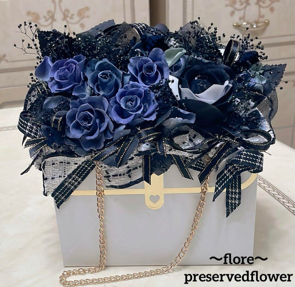 【送料無料、ラッピング込み】✨ハンドバッグチェーン付き✨バラプリザアレンジ✨ラッピングのまま飾れますよ✨✨