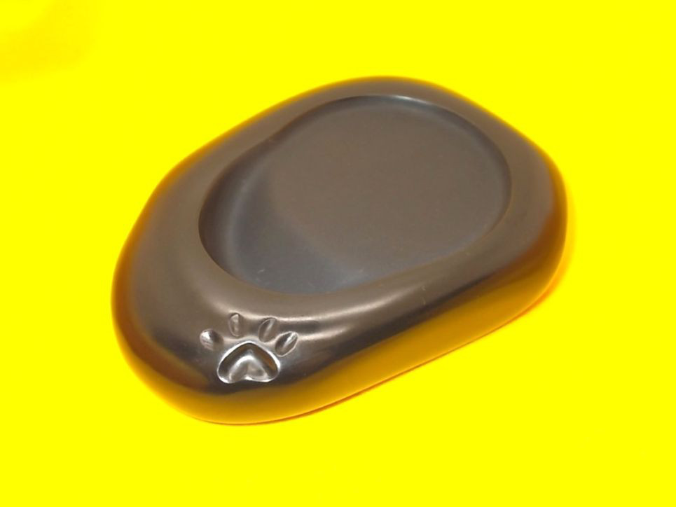 つるつる・ふっくら・猫のあしあと付き硯　NO.０３７８　天然那智黒石製 16,560円