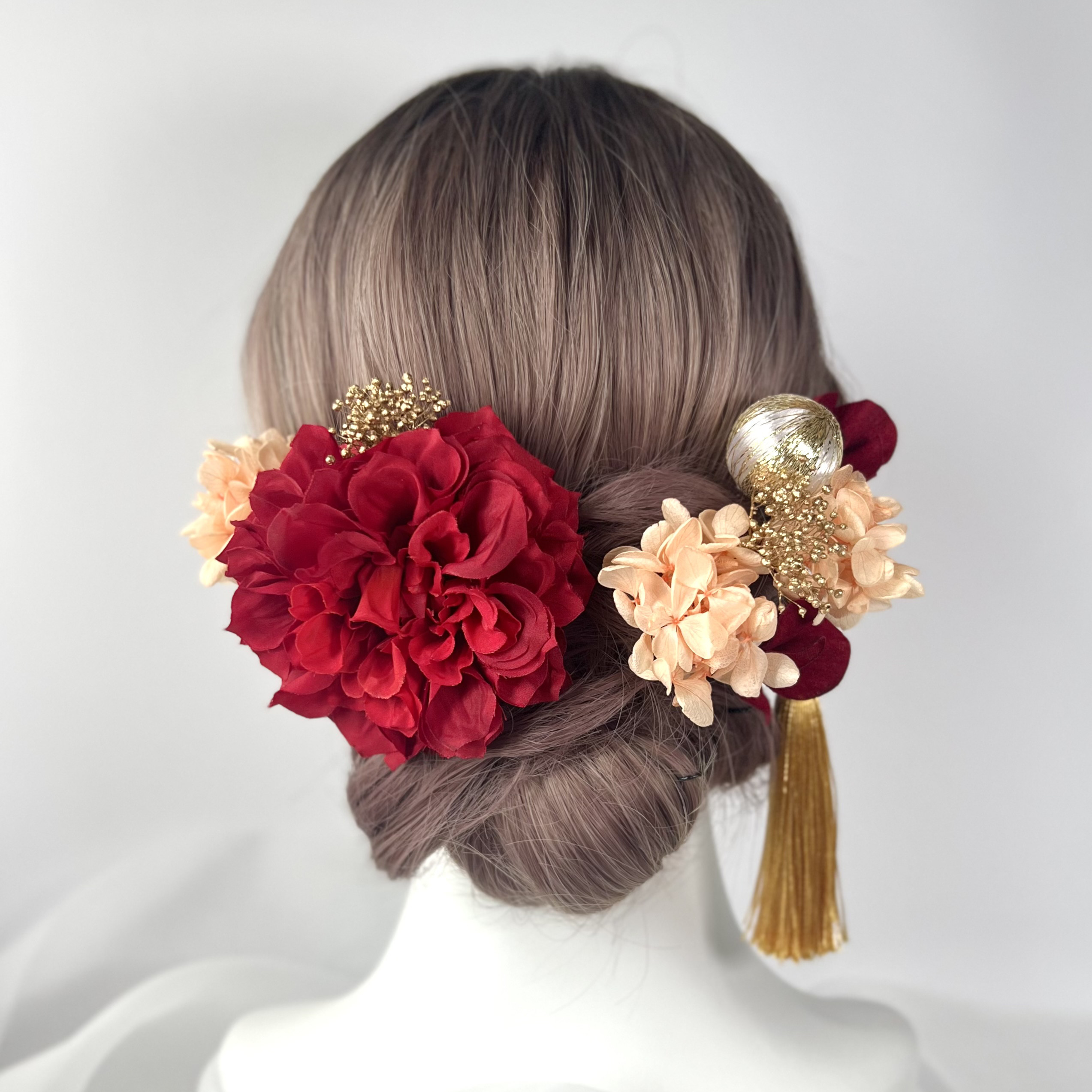 成人式　卒業式　赤い大輪ダリアとオレンジ色の髪飾り　髪かざり　結婚式　和装　赤系　成人式髪飾り　卒業式髪飾り　和装