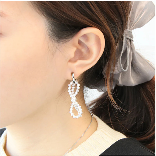 イヤリングも可】冬の柊（ヒイラギ）のピアス 〜クリスマス〜 ピアス