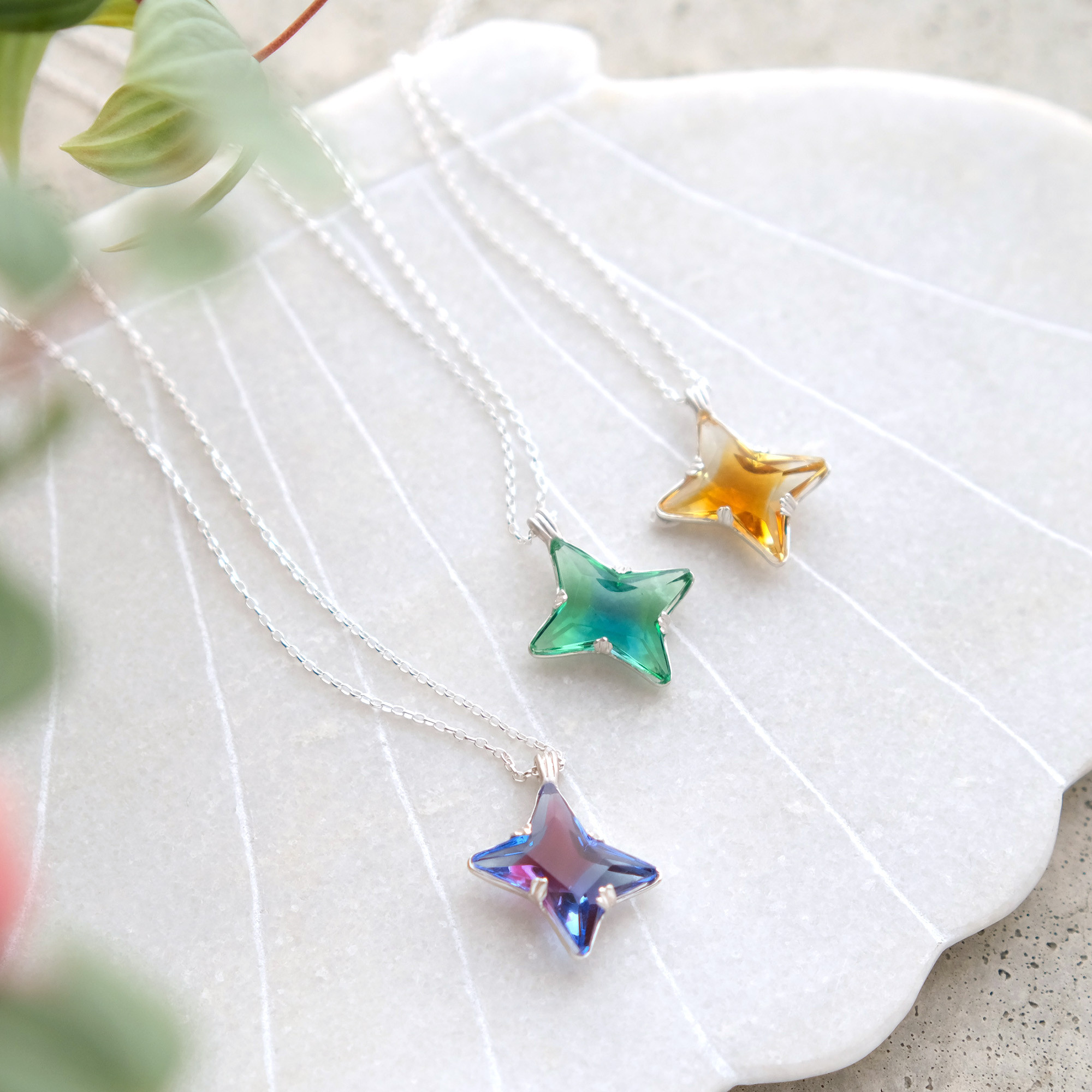 一番星が輝くヴィンテージストーンのロングネックレス