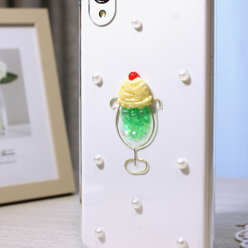 シマエナガ❁⃘*.゜レジンクリームケース ハンドメイド レジン ピルケース 小物ケース シマエナガ 星 月