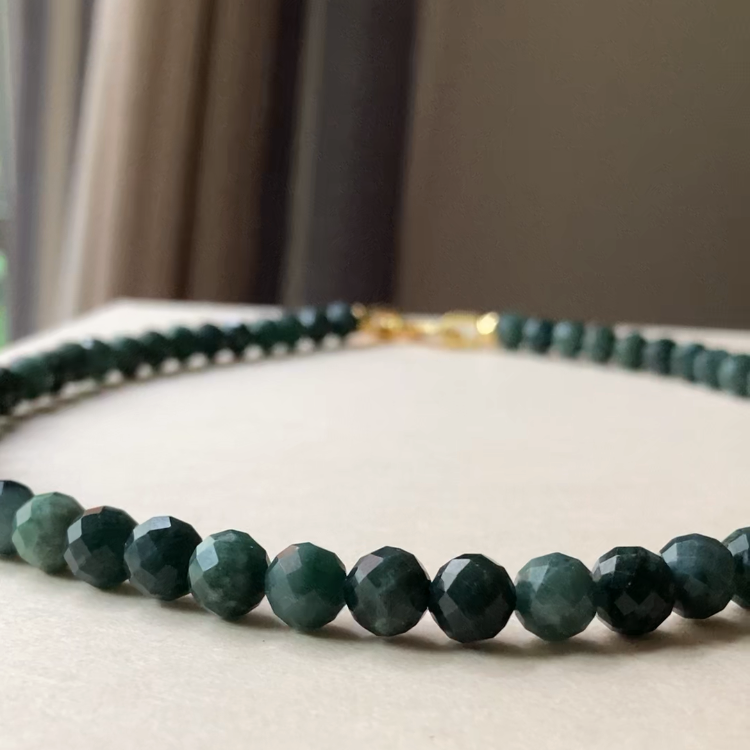 翡翠　天然石　翡翠ネックレス　ミャンマー産本翡翠　ネックレス　キラキラカット翡翠