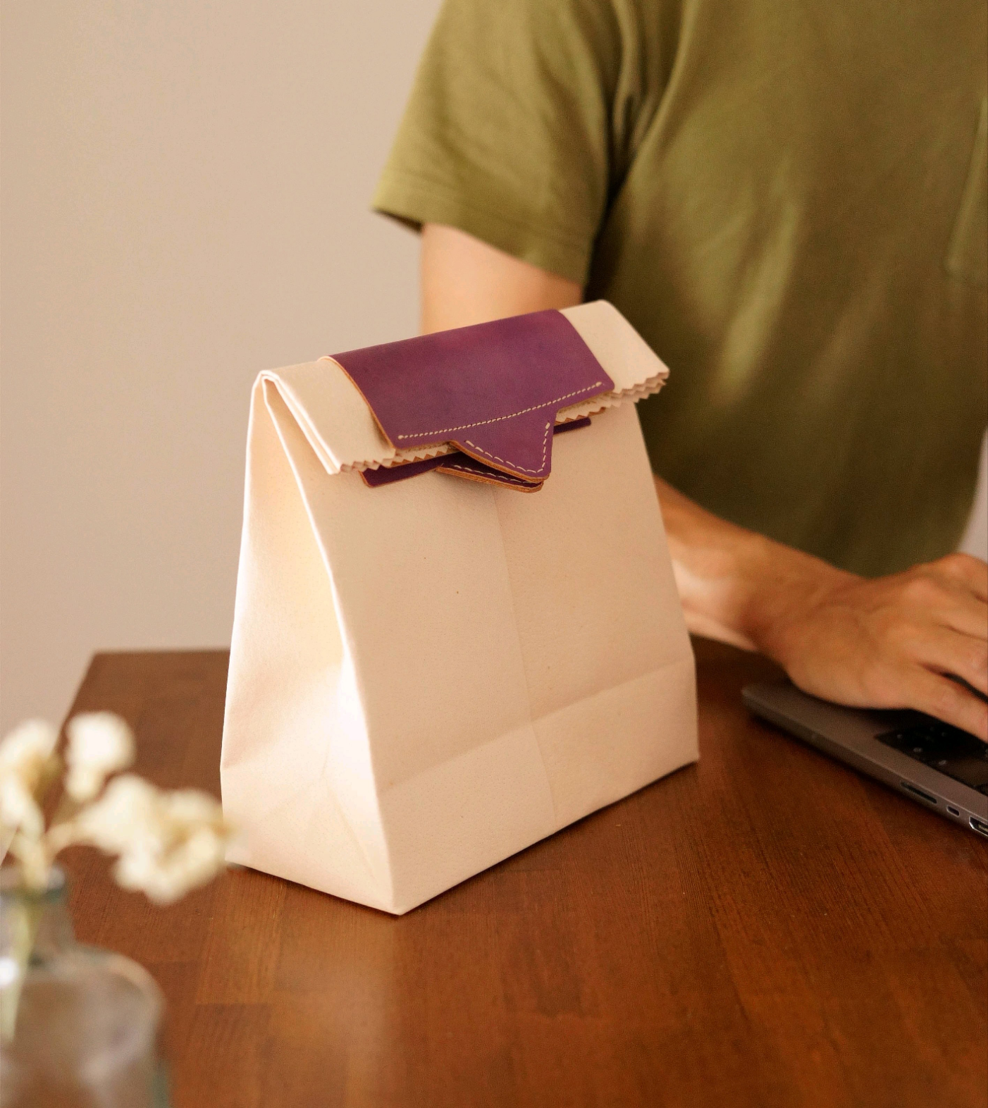 ヌメ革 紙袋風サブバッグ｜マグネット開閉 持ち手カラー変更可 本革 トートバッグ ランチバッグ 　折りたためる 8,614円