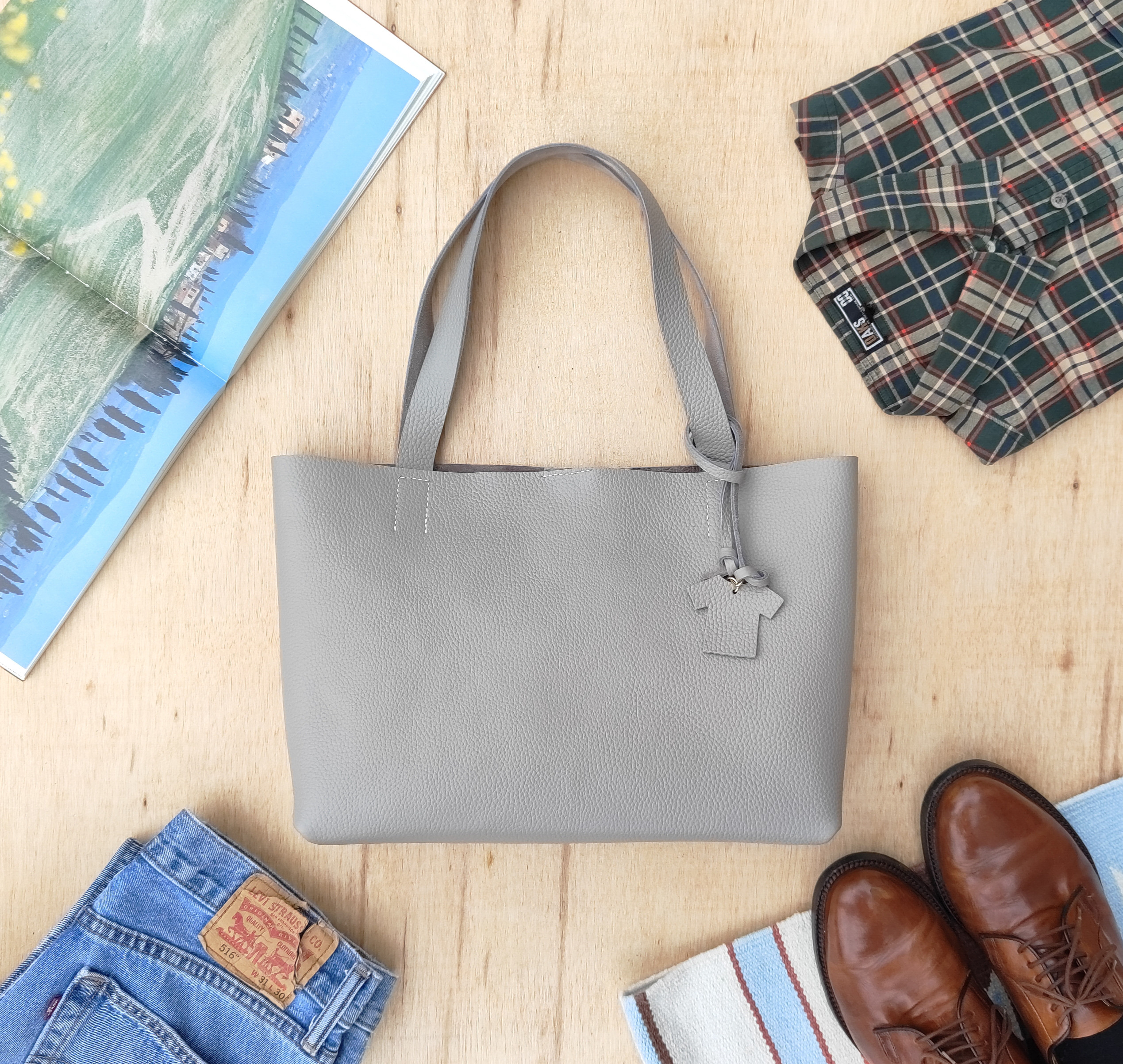 【姫路レザー】A4がしっかり入るノーブルトートバッグ（シンプル/肩掛け/メンズ/レディース/仕事/旅行）アーバングレー