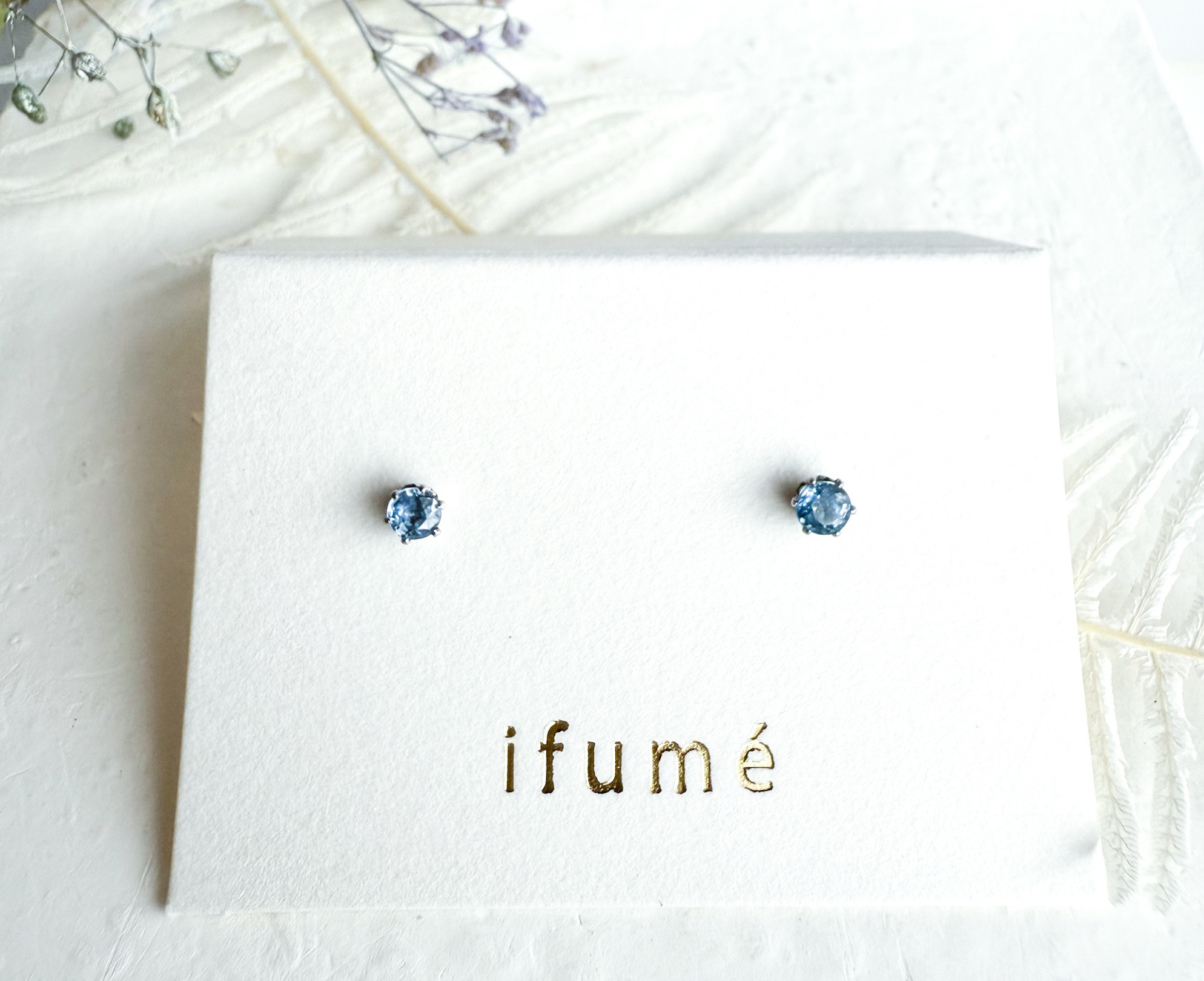 【ifumé】送料無料 天然石サファイアの極小ピアス｜男女兼用 サージカルステンレス・9月誕生石 金属アレルギー対応