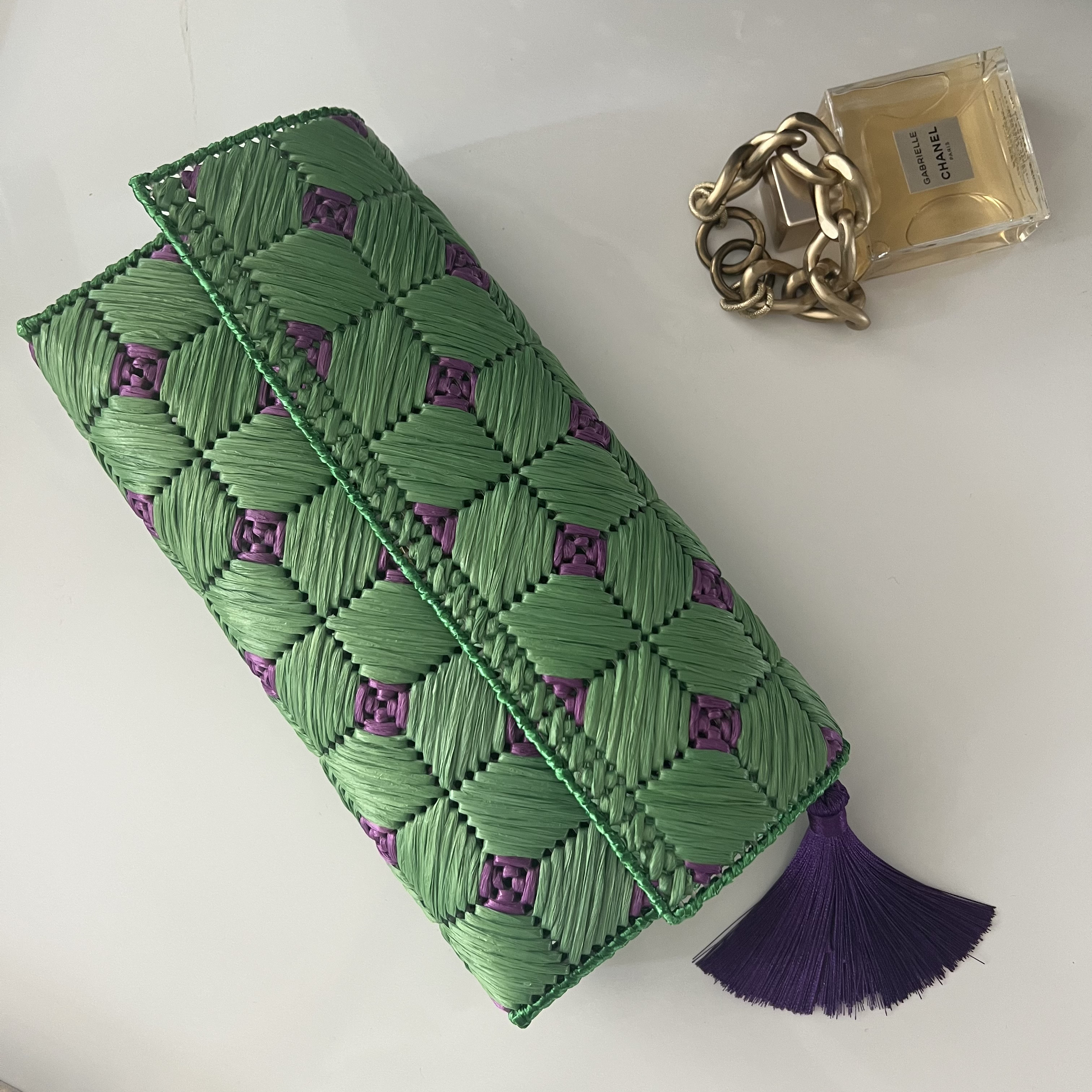 グリーン×パープルの個性派ハイカラークラッチバッグ　ショルダーバッグ　ドット柄