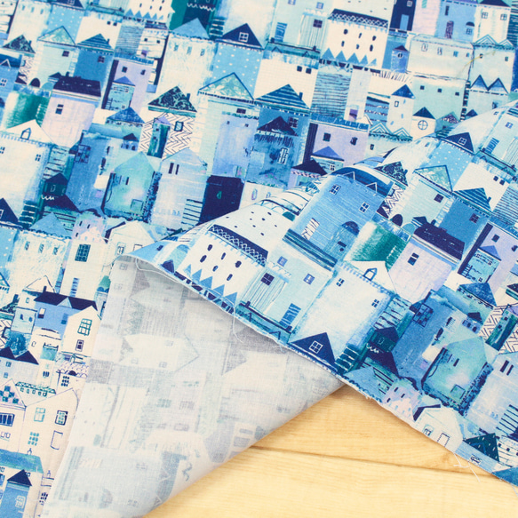 新色入荷！USA製『ROBERT-KAUFMAN　ロバート・カフマン　港町　青の家々 』～50㎝単位でカット～ 3枚目の画像