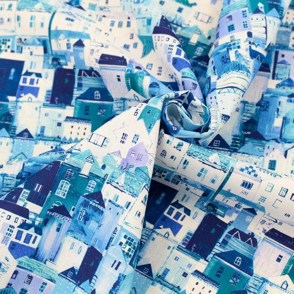 新色入荷！USA製『ROBERT-KAUFMAN　ロバート・カフマン　港町　青の家々 』～50㎝単位でカット～ 4枚目の画像