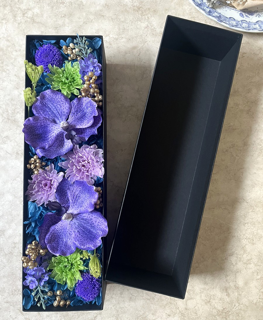 ボックスフラワー　紫　アーティフィシャルフラワー　プリザーブドフラワー　バンダ　蘭　紫　パープル　受賞　敬老の日　退職