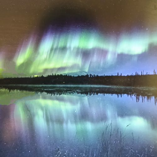 現代アート「イナリ湖の逆さオーロラ」（未来絵画） 未来アート「イナリ湖の逆さオーロラ」（クレイ絵画） 絵画 山川