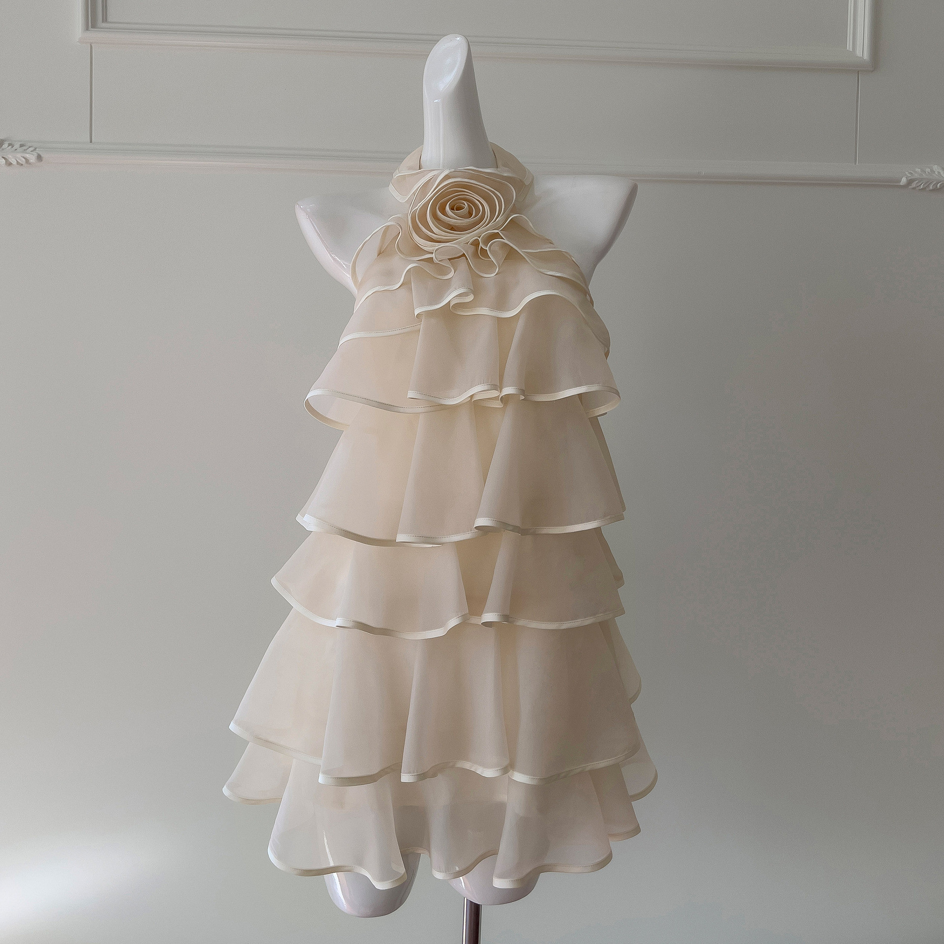 ドレス ウェディングドレス ノースリーブ ベージュ ショート丈 韓国風 パーティー 前撮り お呼ばれ A9330