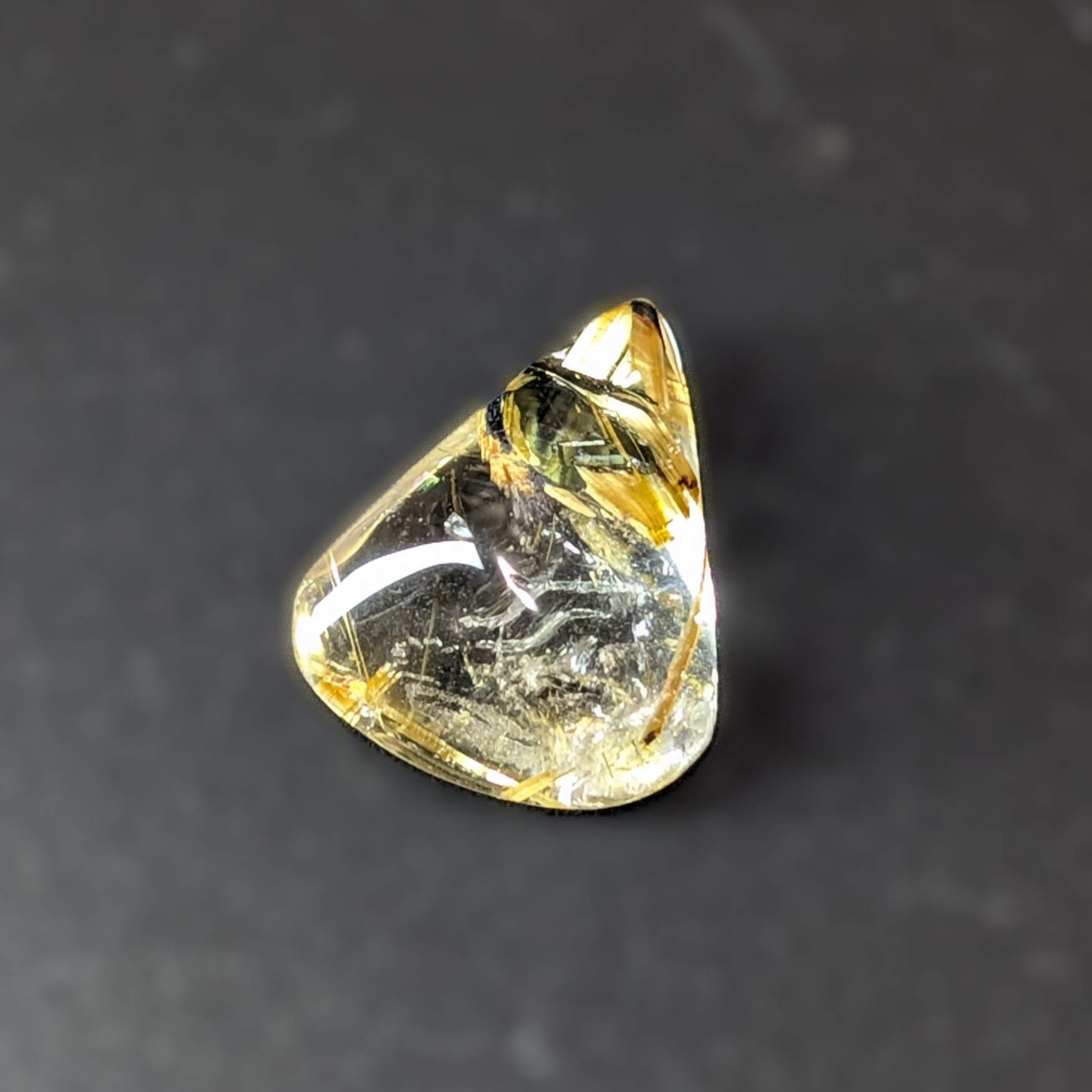 太陽放射ルチル トライアングルカットルース 金銭運を上昇させるお守り お財布サイズ ギフト プレゼント 贈り物