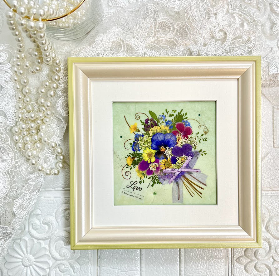 いろんな場面のギフトにも最適！大人っぽい雰囲気のおしゃれ押し花アート　パールグリーン額