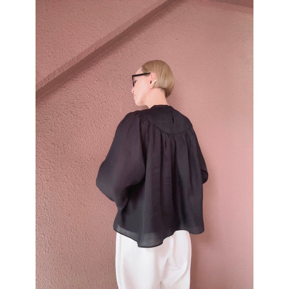 柔軟輕盈，略帶透明感❤️超輕且抗皺❤️聚攏上衣❤️適合日常穿著和正式場合❤️四季❤️珍珠黑 第8張的照片