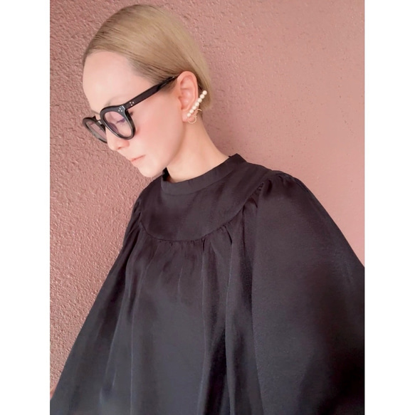 柔軟輕盈，略帶透明感❤️超輕且抗皺❤️聚攏上衣❤️適合日常穿著和正式場合❤️四季❤️珍珠黑 第10張的照片