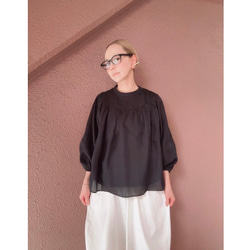 柔軟輕盈，略帶透明感❤️超輕且抗皺❤️聚攏上衣❤️適合日常穿著和正式場合❤️四季❤️珍珠黑 第5張的照片