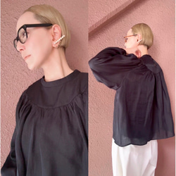 柔軟輕盈，略帶透明感❤️超輕且抗皺❤️聚攏上衣❤️適合日常穿著和正式場合❤️四季❤️珍珠黑 第1張的照片