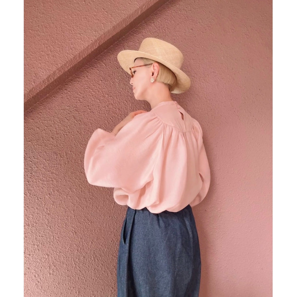 柔軟輕盈，略帶透明感❤️超輕且抗皺❤️聚攏上衣❤️適合日常穿著和正式場合❤️四季❤️珍珠黑 第19張的照片