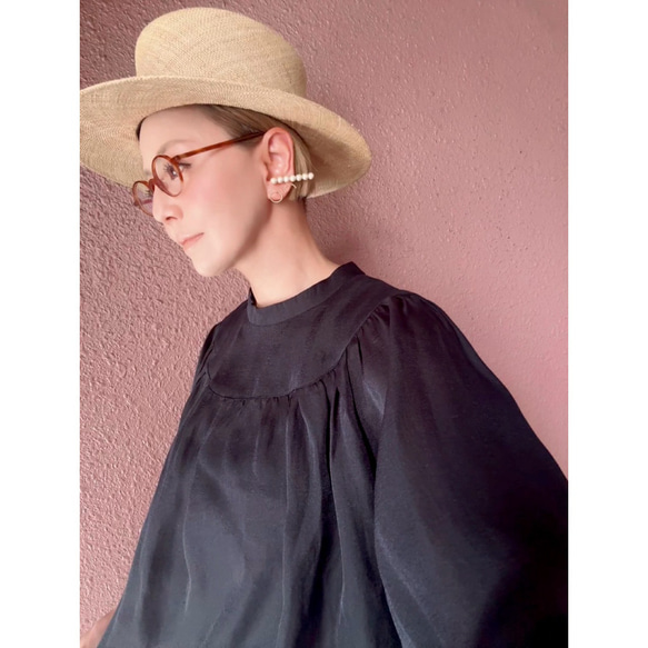 柔軟輕盈，略帶透明感❤️超輕且抗皺❤️聚攏上衣❤️適合日常穿著和正式場合❤️四季❤️珍珠黑 第7張的照片