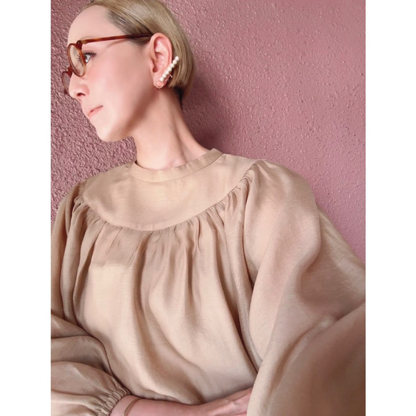 柔軟輕盈，略帶透明感❤️超輕且抗皺❤️聚攏上衣❤️適合日常穿著和正式場合❤️四季❤️珍珠黑 第14張的照片