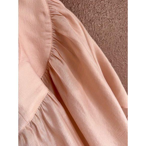 柔軟輕盈，略帶透明感❤️超輕且抗皺❤️聚攏上衣❤️適合日常穿著和正式場合❤️四季❤️珍珠黑 第18張的照片