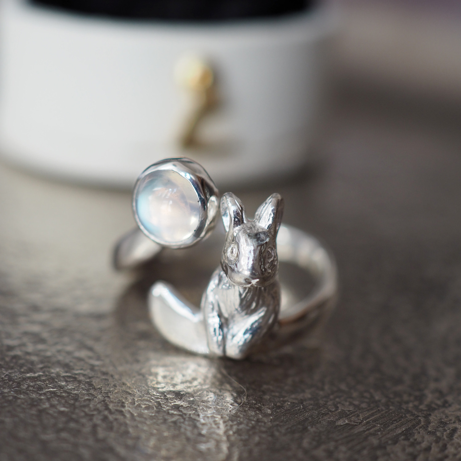 レインボームーンストーンいろどりうさぎリング