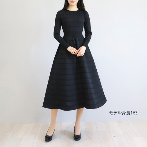 人気のフィットアンドフレア！】ホールガーメント 格子柄長袖フレア